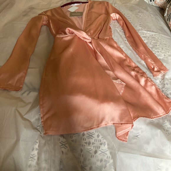 Missguided - NWT - Silky Plunge Wrap Shift Dress- Dusky Pink - Size 1 - Picture 2 of 4
